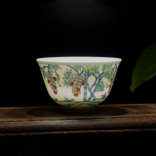 青花斗彩葡萄纹杯 商品图1