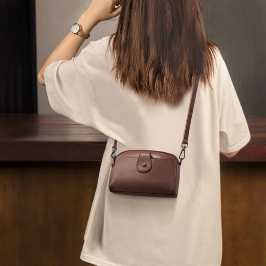 Safiya/索菲娅 2023新款高级感复古手机包单肩包包女式斜挎包女包SF9135016Y 商品图0