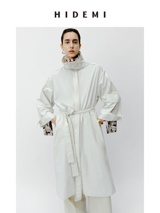 HIDEMI 极简设计感明线廓形立领腰带式长款水洗棉风衣 商品图1