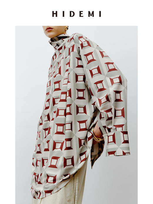 HIDEMI “我们做印花”经典几何设计感廓形印花缎面衬衫 米绿/黄蓝 商品图9