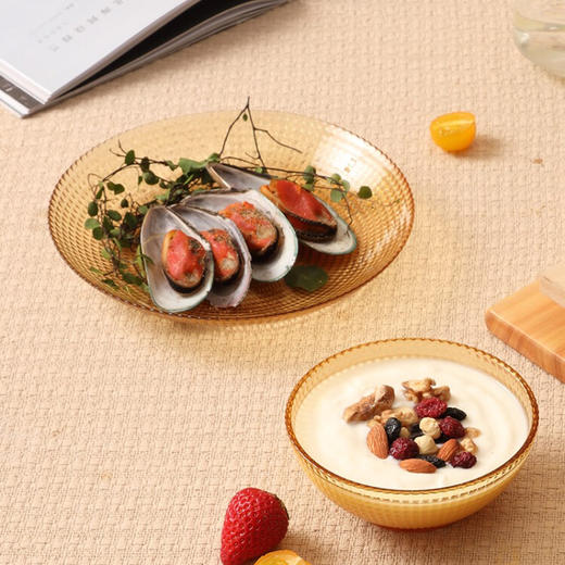 康宁 VISIONS 琥珀色餐具4件组 2个小碗1个深盘1个平盘 高颜值钢化玻璃易清洗餐具套装 VS-AMR4A/CN 商品图3