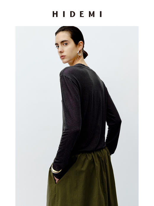 HIDEMI 柔顺云朵感清透V领超显瘦长袖薄针织T恤上衣 黑色/灰色/白色 商品图9