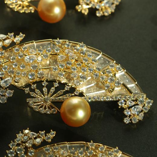 【现货】甄珠贝 日本进口成品 气场满满扇形胸针 商品图3