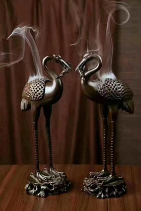 衔芝瑞鹤香炉一对（送鹅梨帐中香一盒）