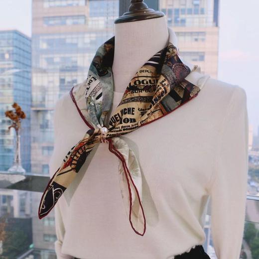 【甄珠贝·时尚高级感系列】70*70cm双面异色【马头碎片】丝巾和【雏菊】胸花和珍珠丝巾扣三件套礼盒 商品图2