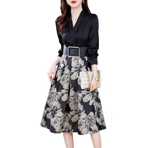 HRWS23039  2023年新款春装黑色拼接花朵V领泡泡袖中腰大摆型长袖连衣裙 商品图4