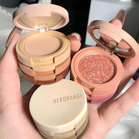 【淡妆党超爱！伪素颜三色眼影盘】气质撩人，轻风浮盈三层夹心便当盒，自带镜子珠光哑光细闪大亮片，多功能彩妆盘