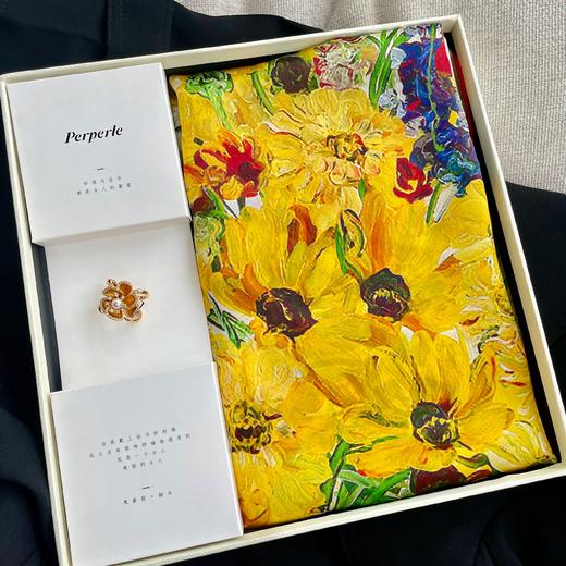 【甄珠贝·油画艺术风系列】70*70cm丝巾&花朵珍珠丝巾扣 礼盒 商品图0