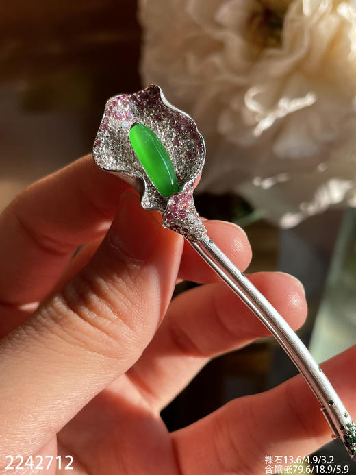 2242712，高冰艳绿玉兰花胸针。具体价格微信咨询 商品图3