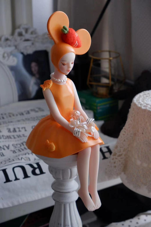 郭玲《维C女孩》坐姿然女孩 商品图0