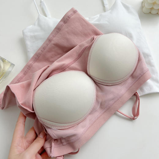 老米优品 / 2件包邮！春夏满分内搭！颜色绝绝子~~《阔领露脐吊带》一字美背细肩带，隐形细肩带，舒适百搭，自带胸垫，免穿文胸！DD230214A 商品图4