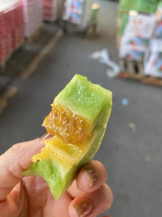 周二取货：【王婆羊角蜜】一箱毛重3斤左右，甜掉牙！水份超足！脆甜爽口！ 商品图1