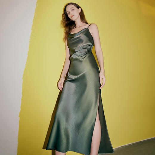 EITIE爱特爱夏季新款气质性感荡领吊带开叉连衣裙7307031 商品图3