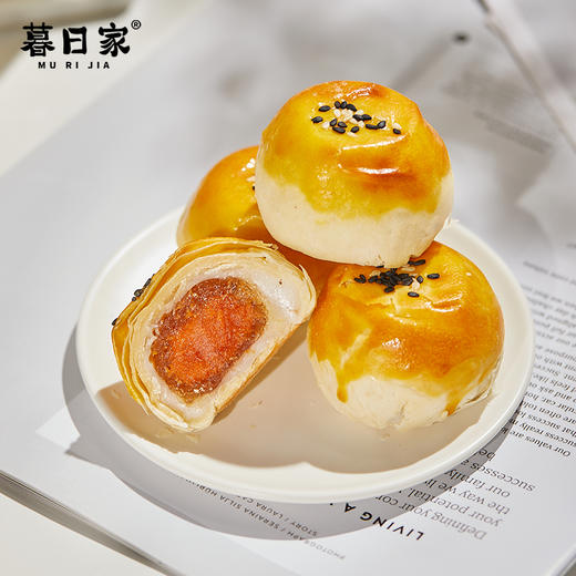 【暮日家凤梨蛋黄酥】45克/枚，5枚/份（2份起默认合并为10枚/箱或15枚/箱发货），凤梨馅料果肉含量≥70%，硬核品质，新鲜做新鲜发，酸甜可口，好吃不腻。 商品图10