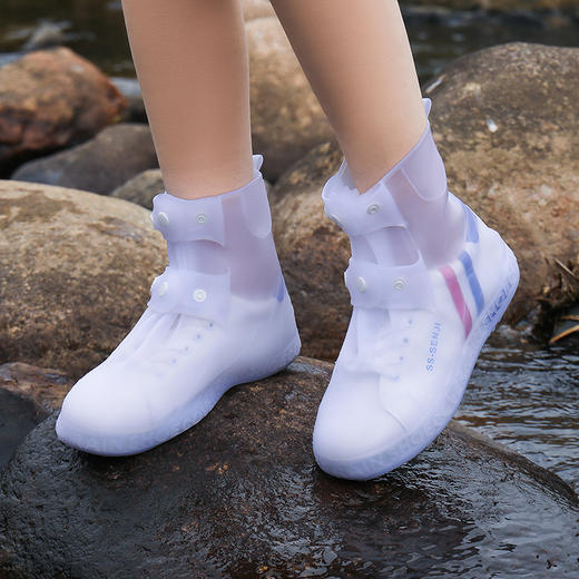 【雨季常备❗️防滑防雨鞋套】下雨天的鞋伴侣，阴雨天气再也不怕鞋子湿❗️耐磨加厚防雨鞋套，时尚百搭雨靴，雨伞雨衣好伙伴❗️利雨鞋套防水男女款鞋水鞋夏成人父亲节礼物新年礼盒年货礼盒 商品图4