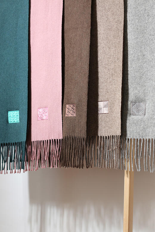 饮水鸟  藏地纹样牦牛绒围巾 商品图8