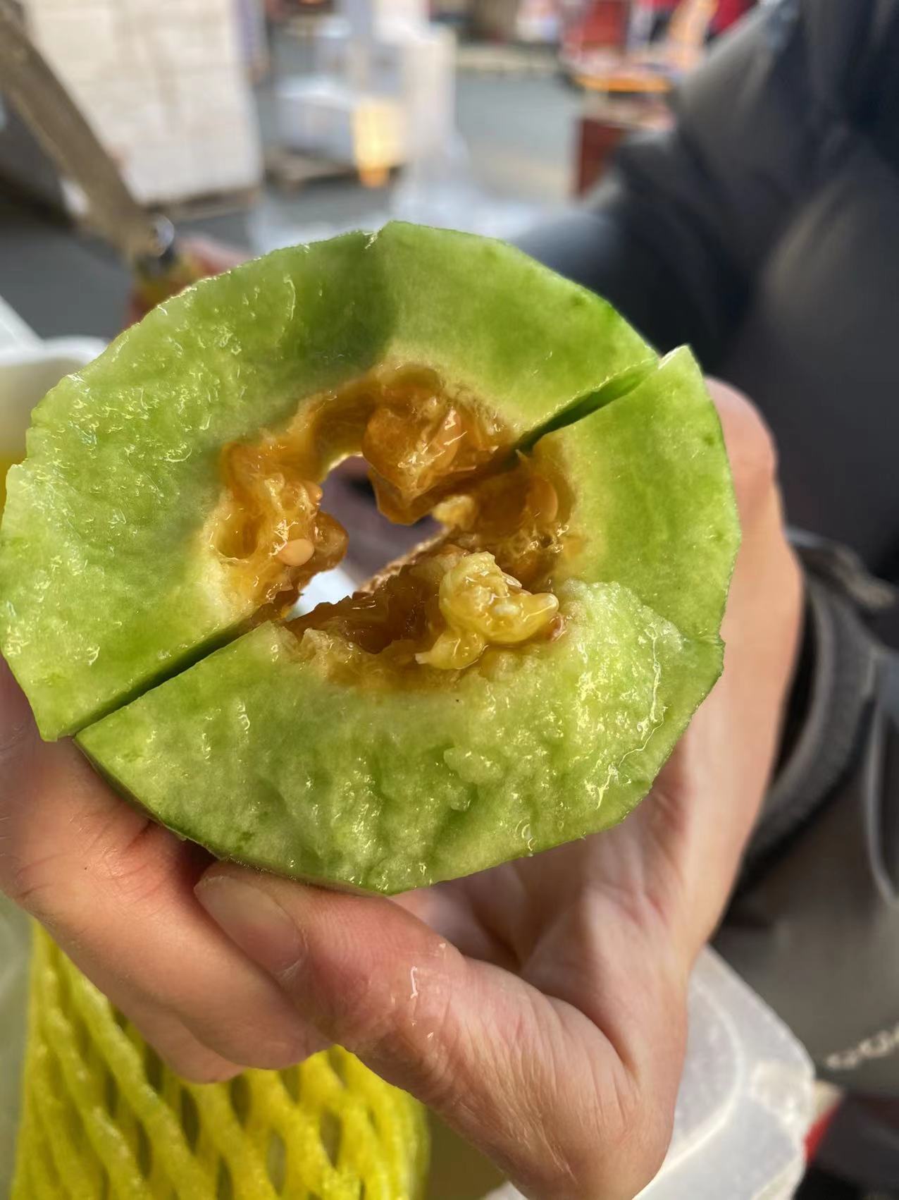 周日取货：【王婆羊角蜜】一箱毛重3斤左右，甜掉牙！水份超足！脆甜爽口！