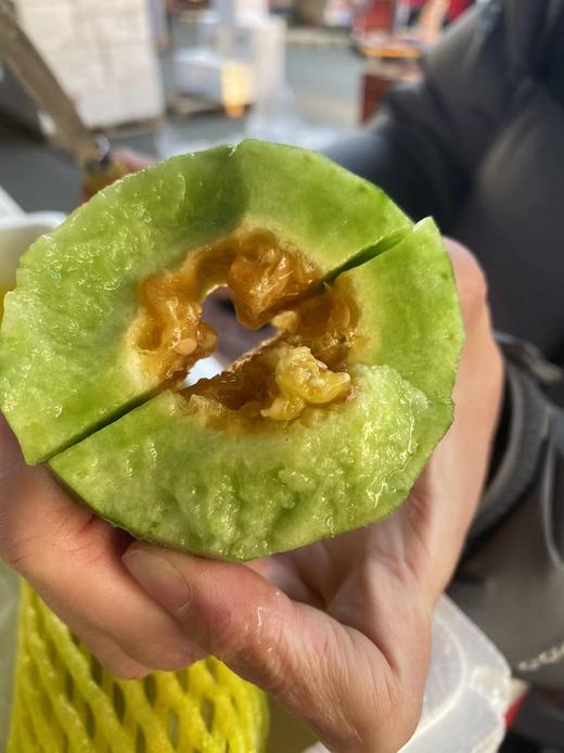 周二取货：【王婆羊角蜜】一箱毛重3斤左右，甜掉牙！水份超足！脆甜爽口！ 商品图0