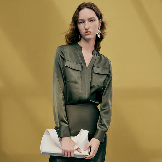 EITIE爱特爱春季新款V领洋气舒适气质衬衣衬衫7313010 商品图4