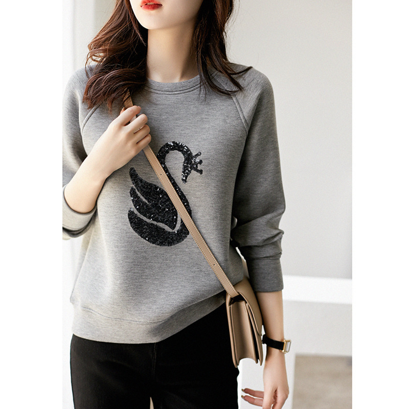 时尚百搭，天鹅亮片刺绣宽松圆领插肩袖卫衣XFT9020