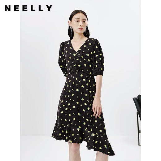 NEELLY纳俪商场同款V领碎花连衣裙女泡泡袖收腰A字裙不规则裙摆N23023Y01127 商品图0
