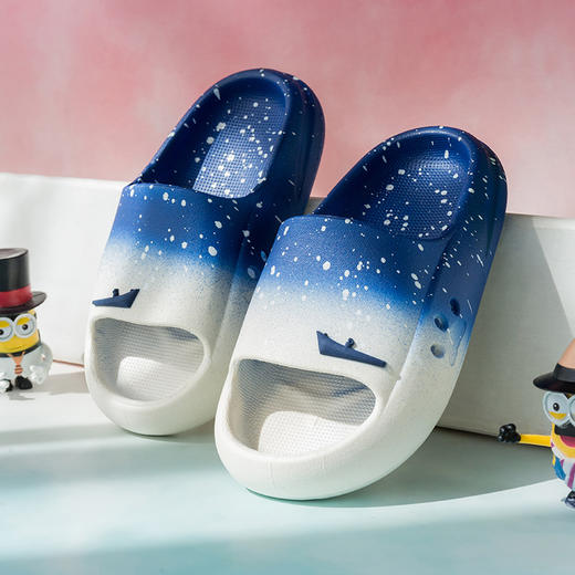 【渐变凉拖鞋】夏季时尚渐变男童女童浴室可爱亲子凉拖鞋家居拖鞋软底防滑外穿-QQ 商品图2