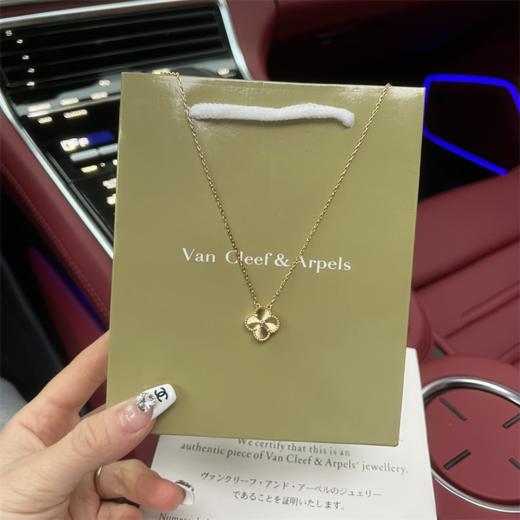 A406梵K雅宝镭射金色四叶草项链 商品图2