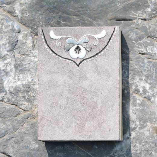 深山集市 灰色刺梨花笔记本 （小号14cm*10cm） 商品图2