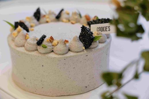 黑芝麻蛋糕 黑芝麻戚风底，上面厚厚的全是黑芝麻慕斯  欢迎提前预定，当日订单或加急请拍下备注，我们会与您联系 商品图1