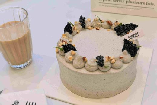 黑芝麻蛋糕 黑芝麻戚风底，上面厚厚的全是黑芝麻慕斯  欢迎提前预定，当日订单或加急请拍下备注，我们会与您联系 商品图0