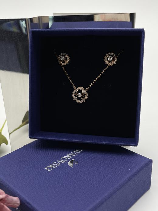 Swarovski 施华洛世奇闪动花朵项链耳钉套装金色 商品图5