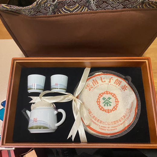 中茶七子饼茶叶礼盒（熟普） 商品图1