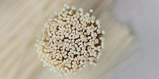 砂地红光头空心挂面 更能入味的面条 优质砂地红光头小麦面粉+自然结晶未加碘的青海茶卡藏青盐 麦香浓郁可吸收汤汁 商品图1