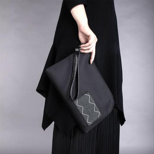 深山集市 城市侗锦手拿包 商品图3