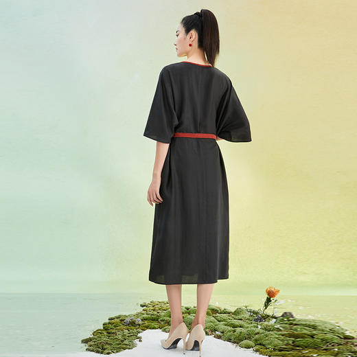 TANGY Collection/天意精品莨绸香云纱一字扣可拆卸腰带中长款连衣裙 商品图2