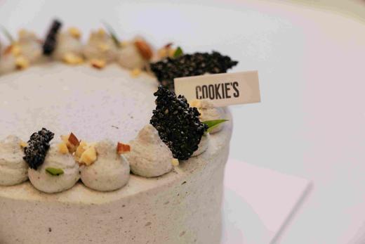 黑芝麻蛋糕 黑芝麻戚风底，上面厚厚的全是黑芝麻慕斯  欢迎提前预定，当日订单或加急请拍下备注，我们会与您联系 商品图3