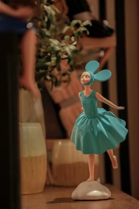 《晓》然女孩-天蓝