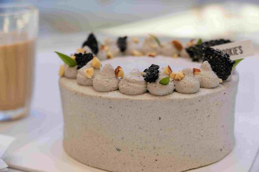 黑芝麻蛋糕 黑芝麻戚风底，上面厚厚的全是黑芝麻慕斯  欢迎提前预定，当日订单或加急请拍下备注，我们会与您联系 商品图4