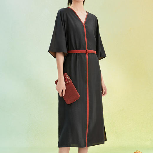 TANGY Collection/天意精品莨绸香云纱一字扣可拆卸腰带中长款连衣裙 商品图4