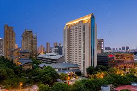 ★春节、元旦不加价★￥799起/2间夜 住【无锡千禧大酒店】48㎡高级房+早餐，自带12000㎡园林，地铁直达！另有3间夜，单晚含门票等多套餐可选！有效期至2026年3月31日