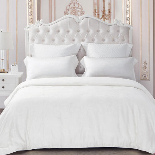 钱皇·花时 高端床品的优选材料，100%桑蚕丝填充（短丝），质感好，柔润细腻， 吸湿透气，轻若无物，舒适的像睡在云朵里 商品图0