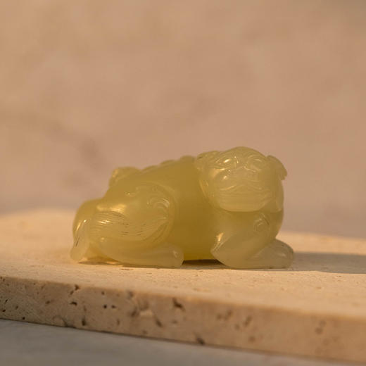 清 玉雕子母瑞兽摆件 商品图0