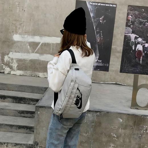 Nike 耐克斜挎书包背包大腰包 NK9022 均码： 长20 宽47 高12 商品图1