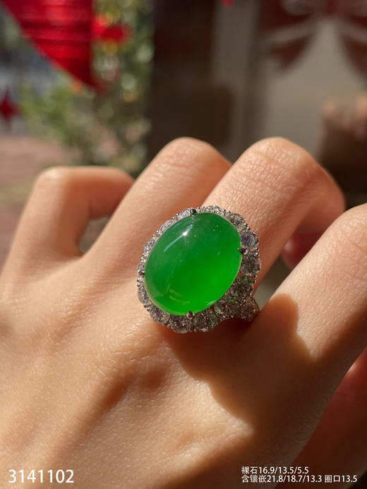 3141102，高冰艳绿蛋面戒指。具体价格微信咨询 商品图3