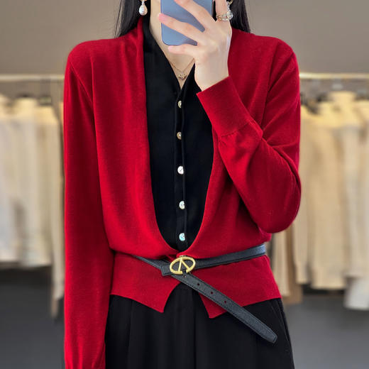 QHJY-JY23001春季新款V领假两件开衫女长袖外套女装时尚气质精仿羊毛针织衫 商品图6