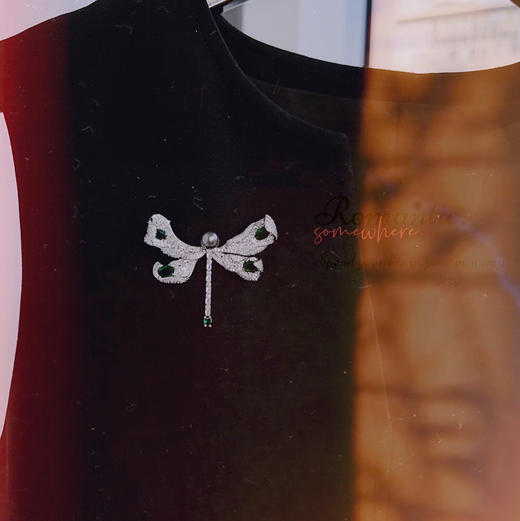 甄珠贝 蜻蜓胸针 进口大溪地黑珍珠9mm左右 超强品质 纯手工满捷克钻镶 珍珠基本无暇 强光 正圆精品珠 商品图7