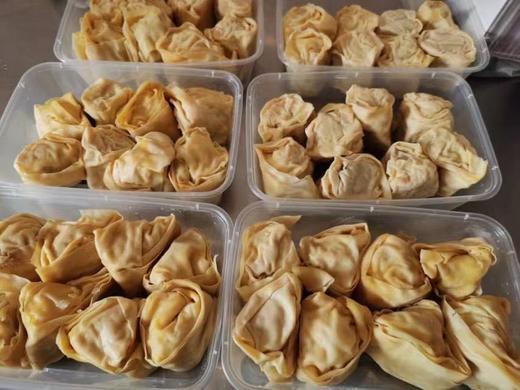 【周五到】新鲜非冷冻 丁莲芳千张包 一盒8个，千张包很结实，不愧是店里的特色，味道很不错 商品图1