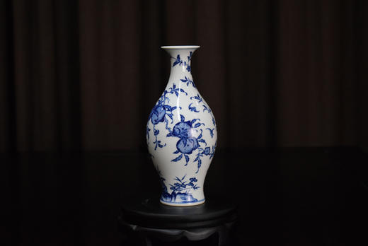 青花九桃福寿橄榄瓶 商品图0