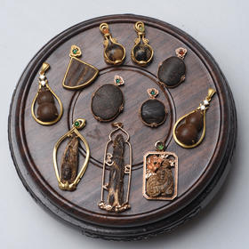 18k金沉香吊坠挂件 多种款式  日常更新 独一无二 更多最新款式详情咨询客服