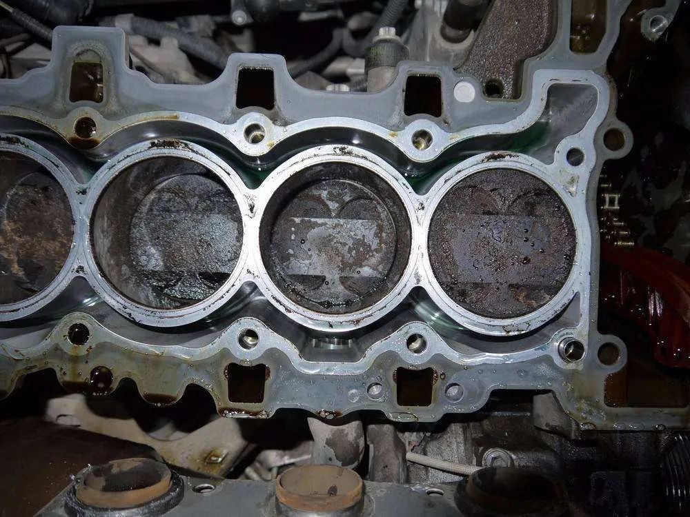 国六B汽油要来了!贵还不耐烧?加完30天就过期?真相到底如何?